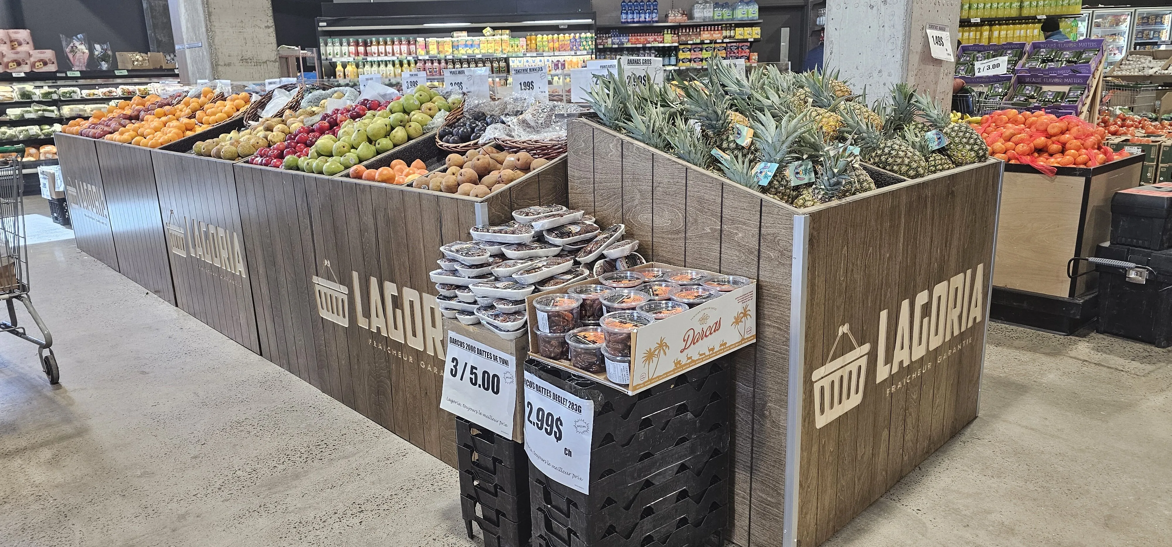 Custom retail produce fixtures designed and built by Meubles Ciano for a Montréal grocery store